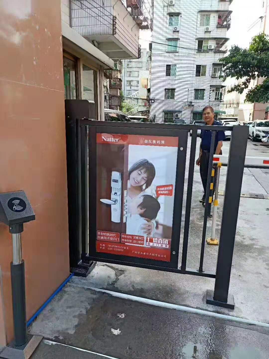 人行廣告門，智能廣告門，社區(qū)廣告門案例